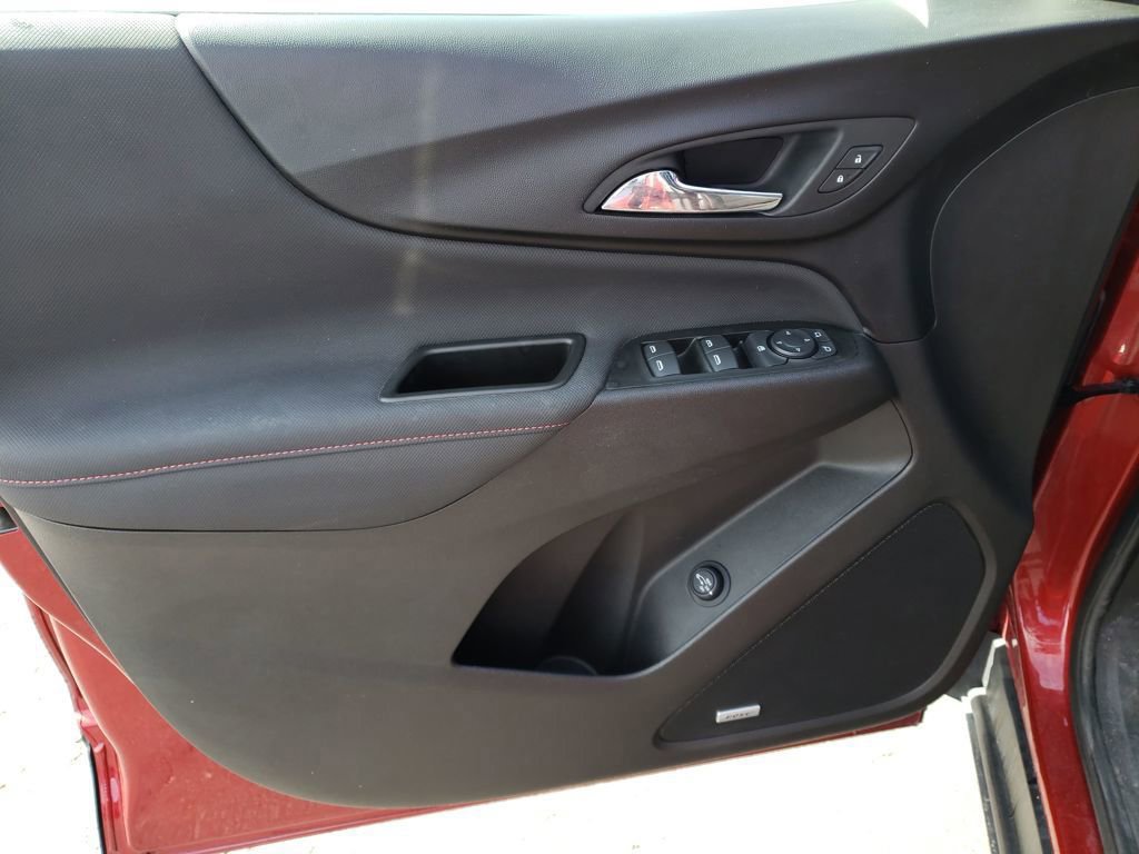 Used 2022 Chevrolet Equinox RS w/ RS Leather Package image 11