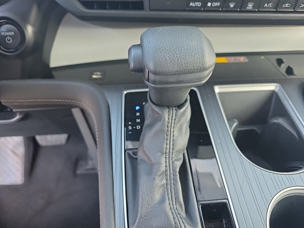 Certified 2025 Toyota Sienna LE FWD image 22
