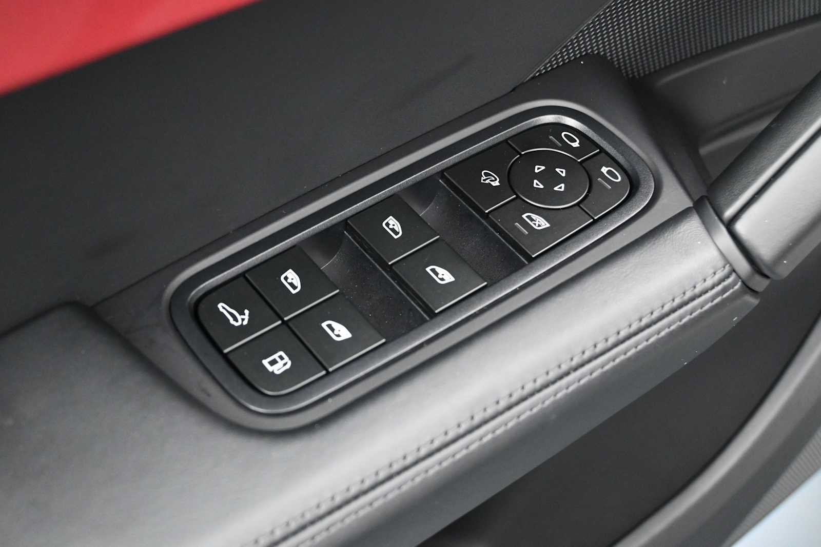 Certified 2025 Porsche Cayenne S AWD/4WD image 8