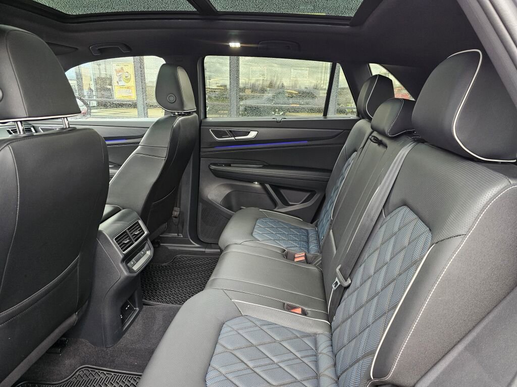Used 2024 Volkswagen Atlas Cross Sport SEL Premium R-Line image 13