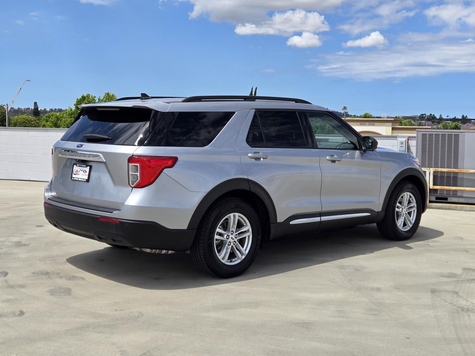 Used 2021 Ford Explorer XLT RWD image 4