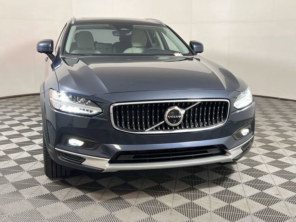 Certified 2025 Volvo V90 B6 Cross Country Ultra image 4