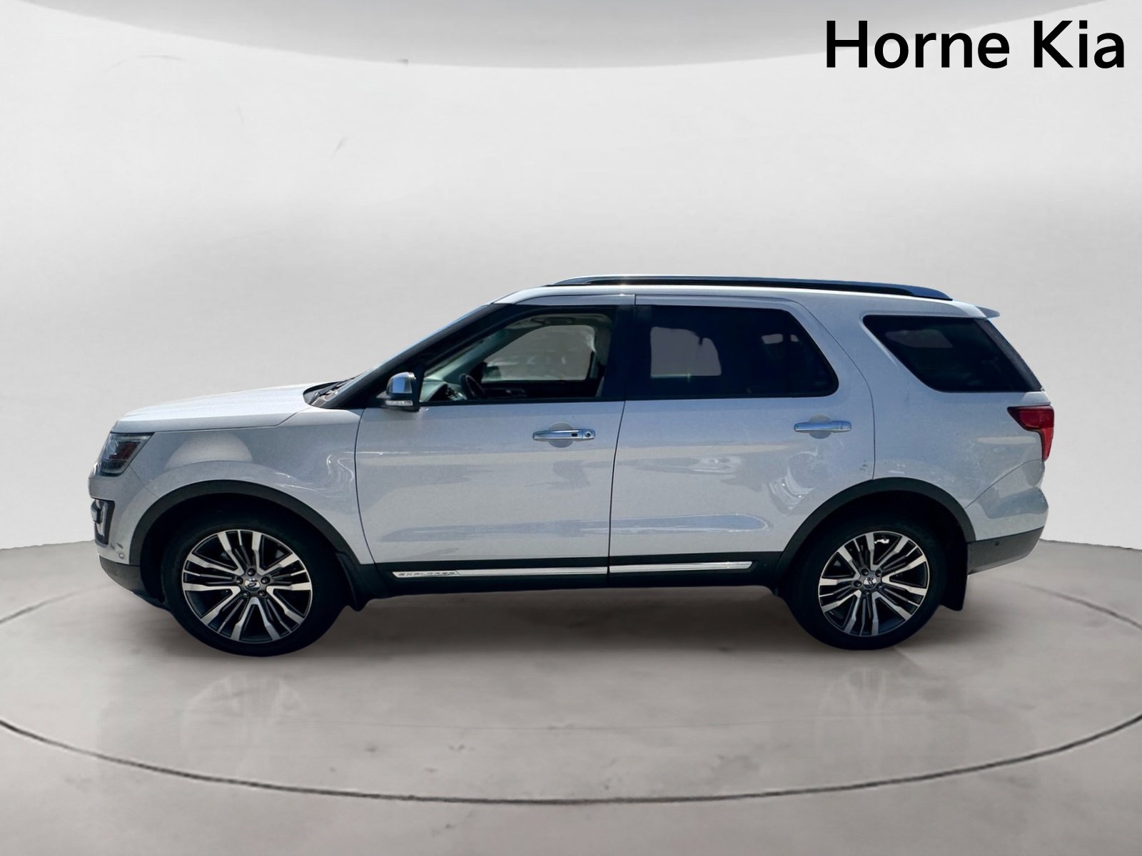 Used 2017 Ford Explorer Platinum AWD/4WD image 6