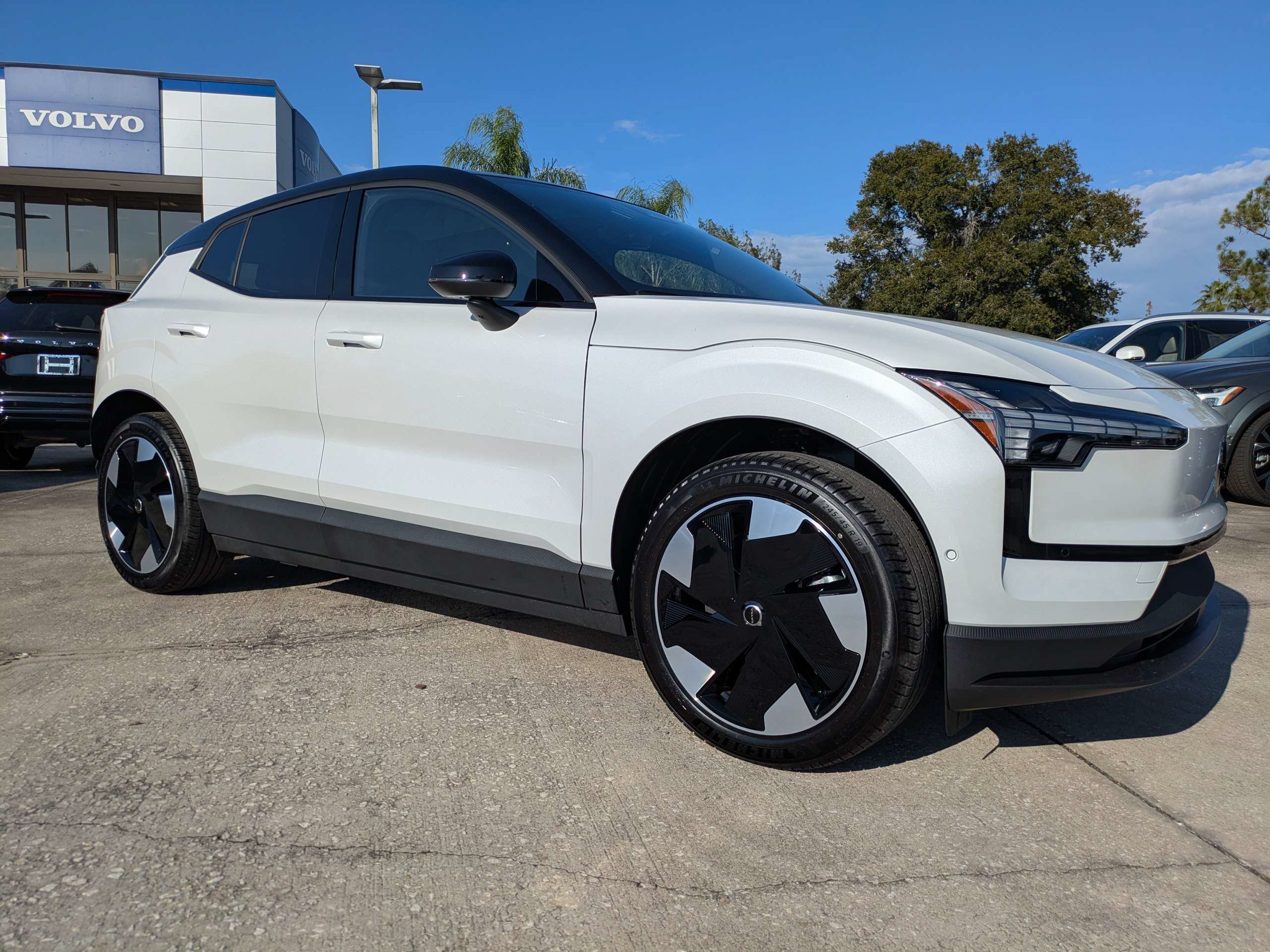 New 2025 Volvo EX30 Ultra w/ Protection Package Premier AWD/4WD image 2