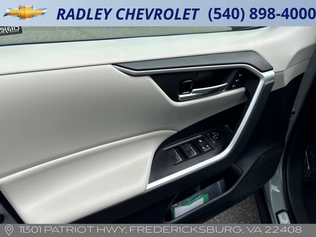 Used 2023 Toyota RAV4 XLE Premium AWD/4WD image 5
