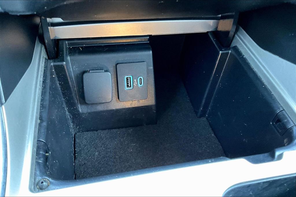 Used 2021 Ford Explorer Limited w/ Equipment Group 301A image 17