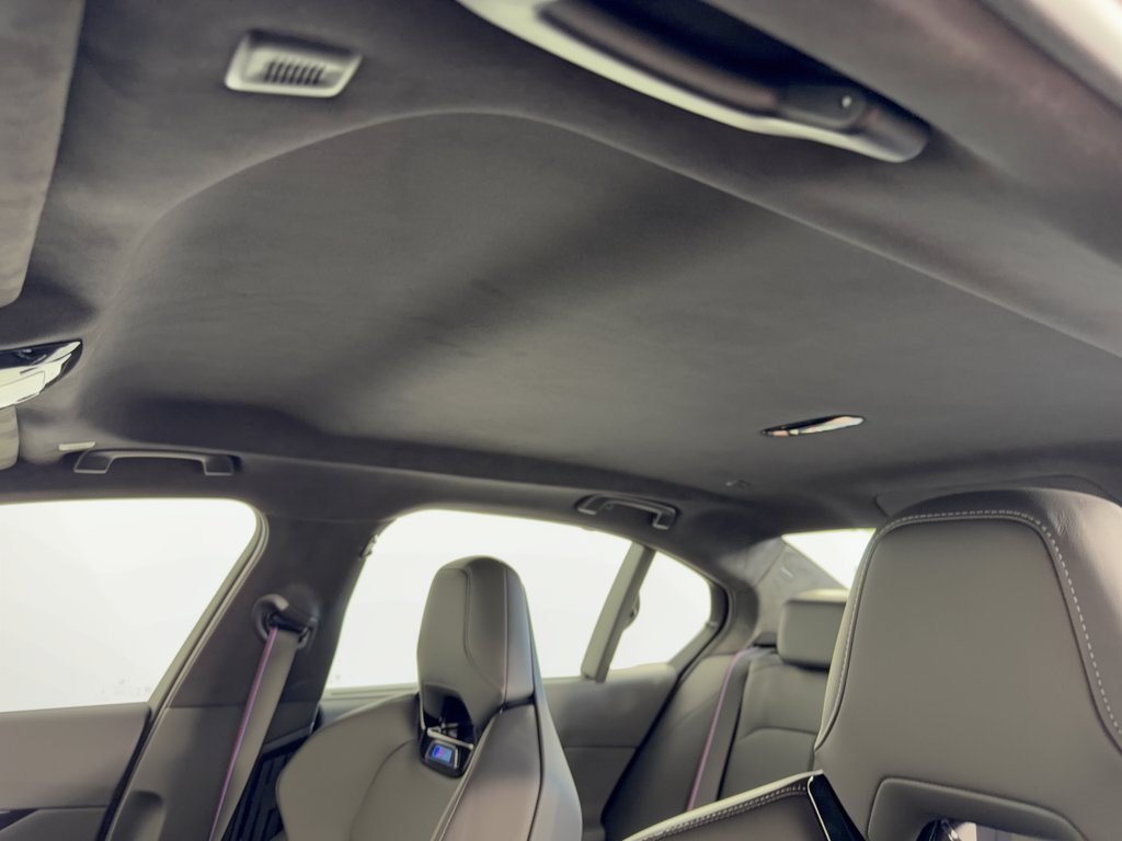 New 2027 BMW M5 w/ Carbon Package AWD/4WD image 27