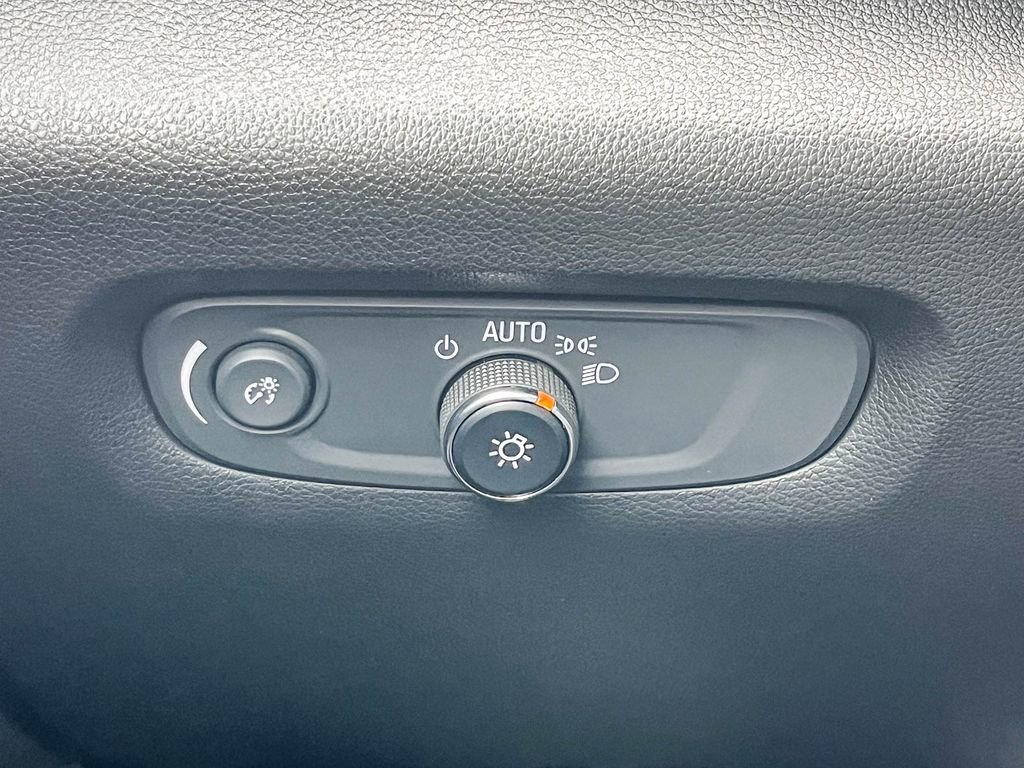 Used 2022 Chevrolet Traverse LT w/ LPO, Floor Liner Package image 51