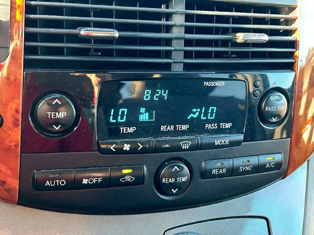 Used 2007 Toyota Sienna XLE FWD image 22