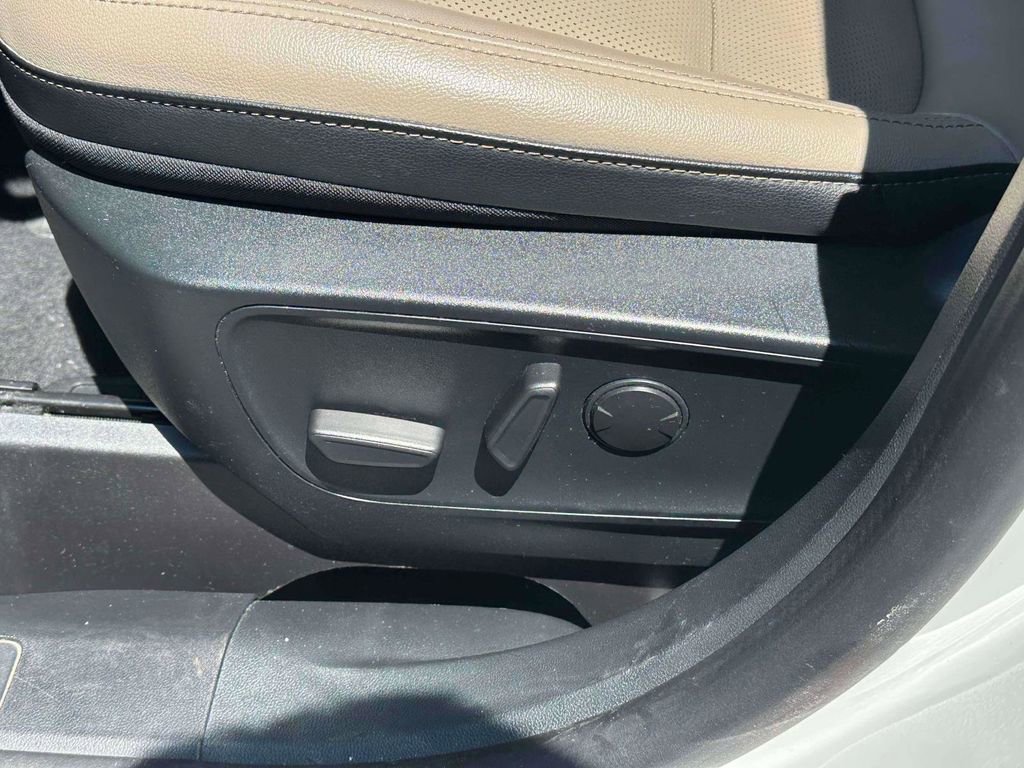 Used 2021 Ford Escape Titanium AWD/4WD image 19