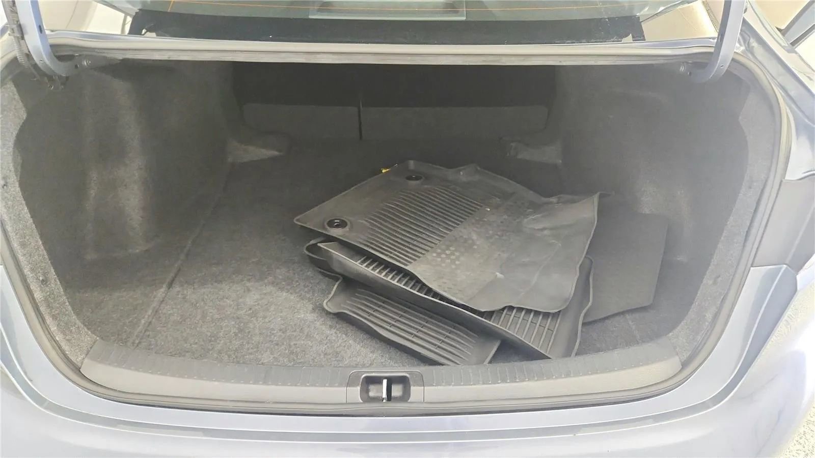 Used 2025 Toyota Corolla LE image 19