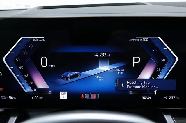 Used 2025 BMW i5 xDrive40 w/ Premium Package image 2