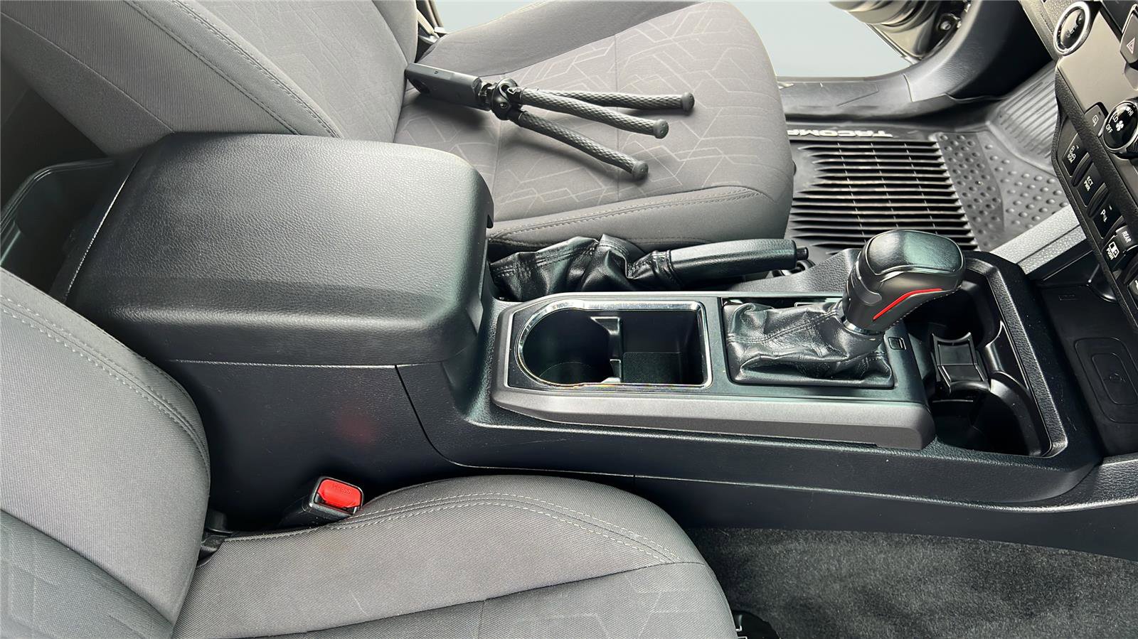 Used 2018 Toyota Tacoma TRD Sport w/ Technology Package RWD image 17