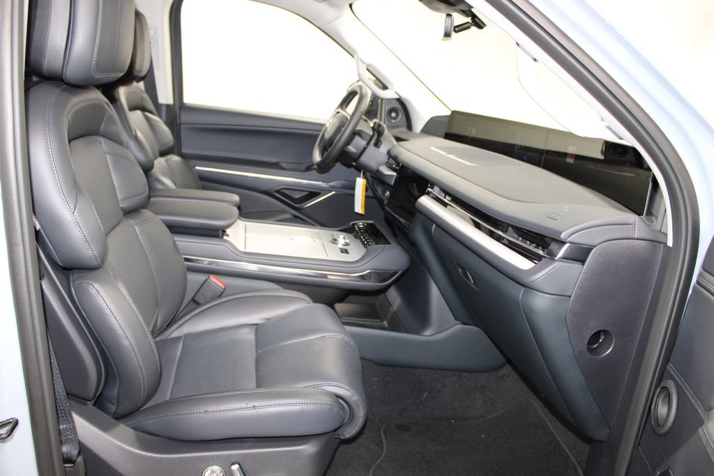 New 2027 Lincoln Navigator Premiere RWD image 30
