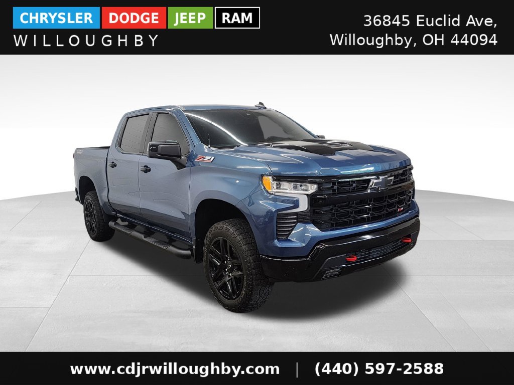 Used 2024 Chevrolet Silverado 1500 LT Trail Boss w/ Convenience Package II AWD/4WD image 3