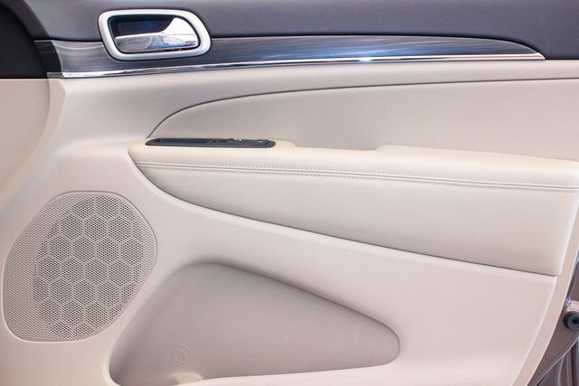 Used 2019 Jeep Grand Cherokee Limited image 11