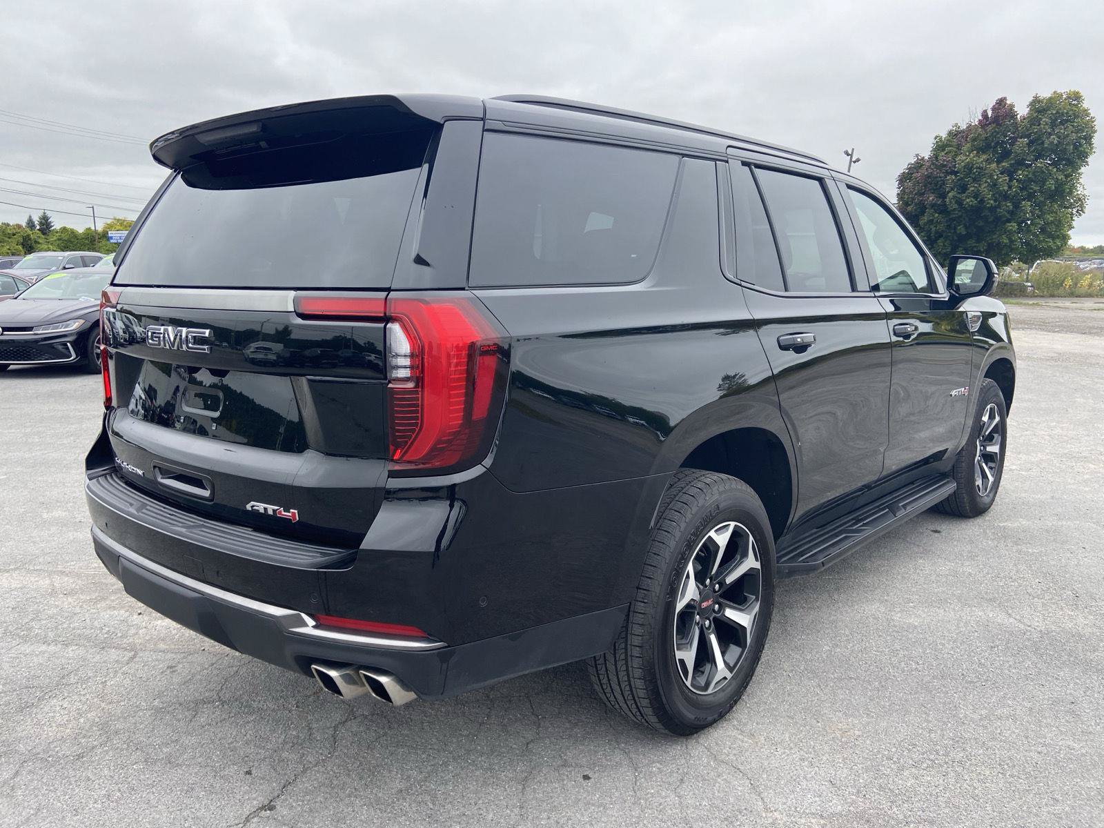 Used 2026 GMC Yukon AT4 w/ LPO, Floor Liner Package AWD/4WD image 8
