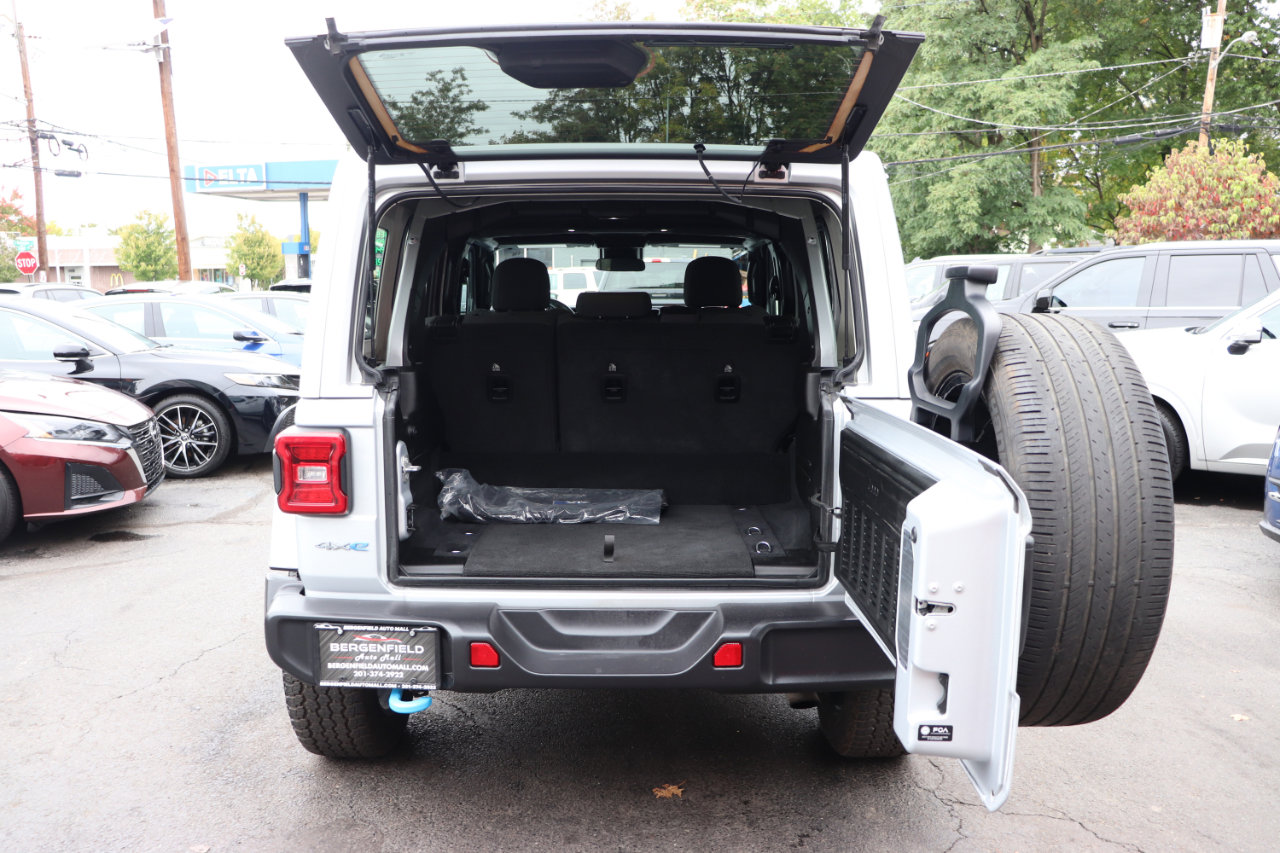 Used 2024 Jeep Wrangler Sahara image 46