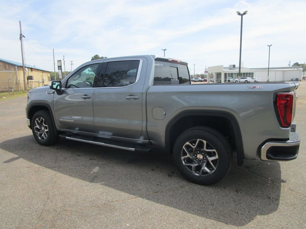 New 2026 GMC Sierra 1500 SLE image 3