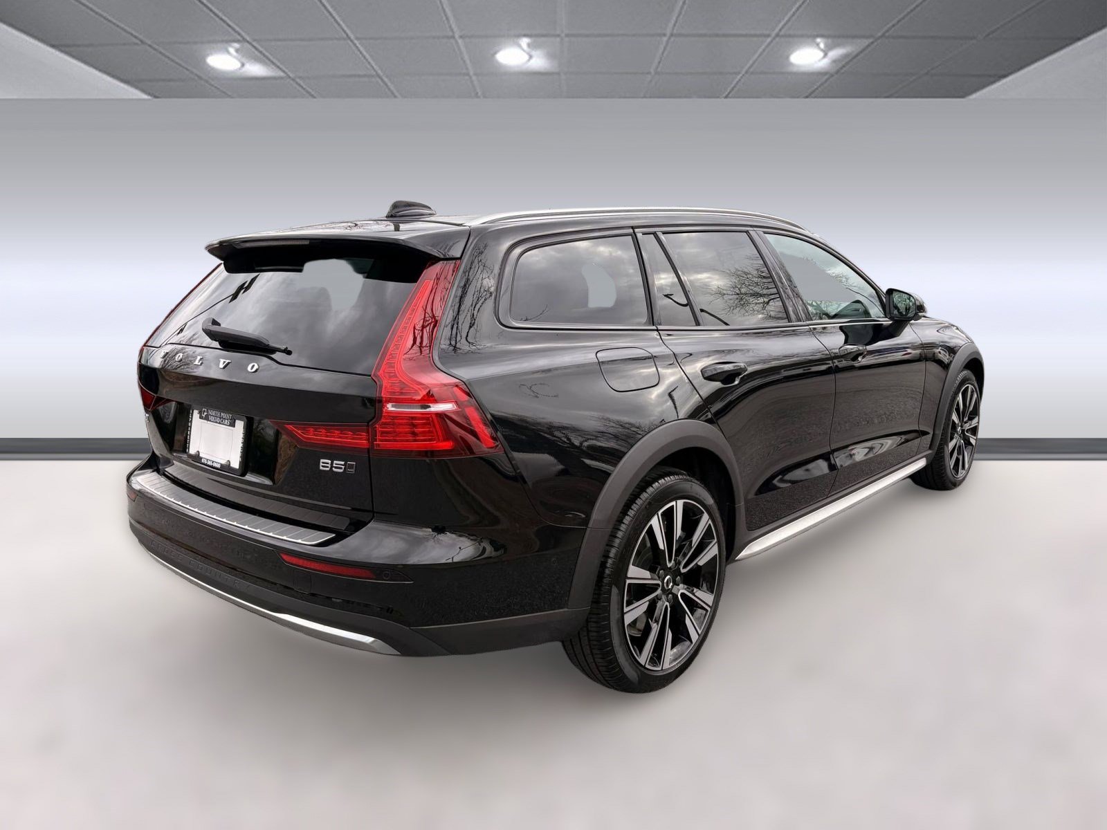 Certified 2025 Volvo V60 B5 Cross Country Ultra w/ Protection Package Premier image 8
