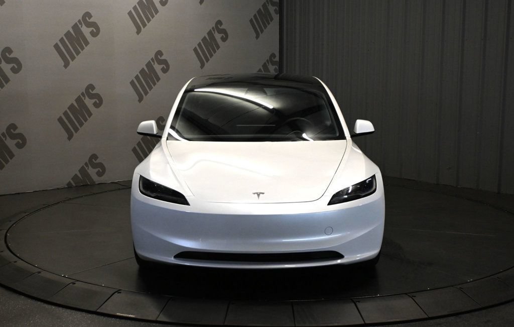 Used 2025 Tesla Model 3 Long Range RWD image 2