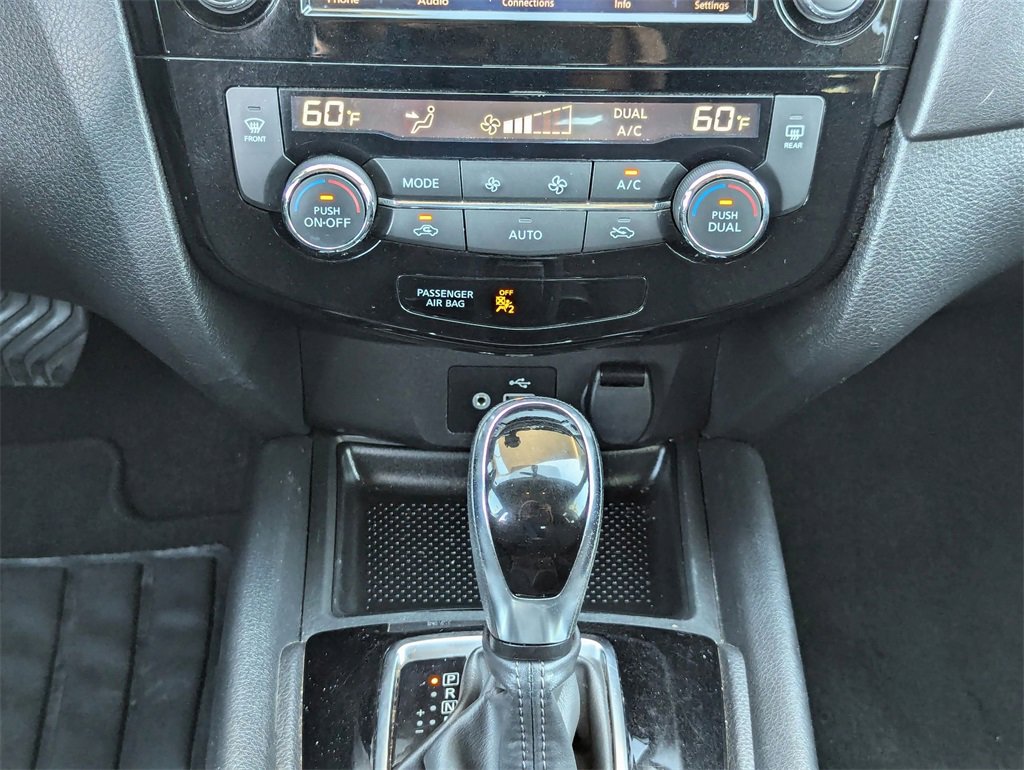 Used 2018 Nissan Rogue SV image 28