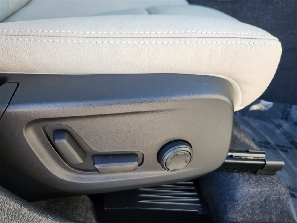 New 2026 Volvo XC40 B5 Plus w/ Protection Package Premier image 19