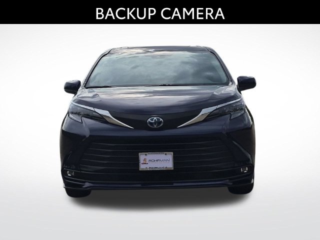 Used 2025 Toyota Sienna XLE FWD image 2