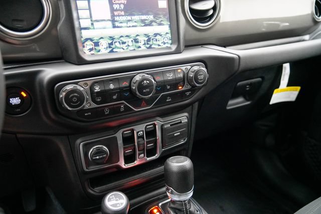Used 2023 Jeep Wrangler Unlimited Sahara w/ LED Lighting Group AWD/4WD image 3
