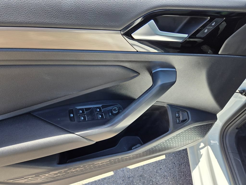 Certified 2021 Volkswagen Jetta SEL Premium FWD image 18
