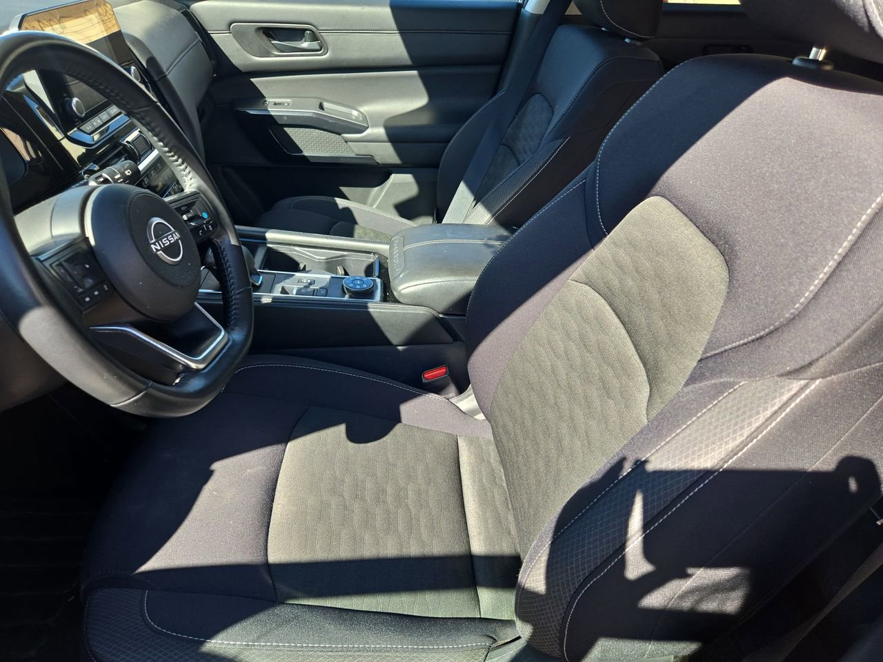 Used 2024 Nissan Pathfinder SV image 16