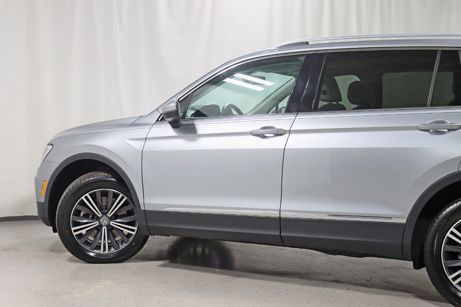 Used 2019 Volkswagen Tiguan SEL w/ 3rd Row Seat Package AWD/4WD image 11