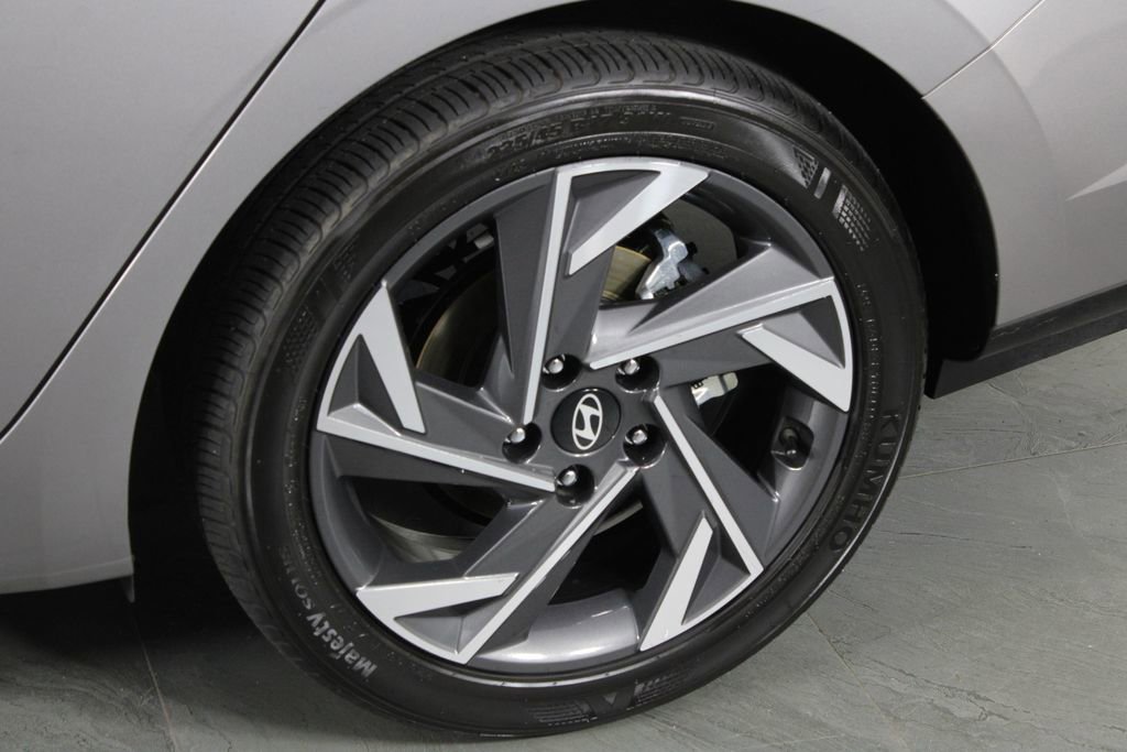 Certified 2024 Hyundai Elantra Limited FWD image 13