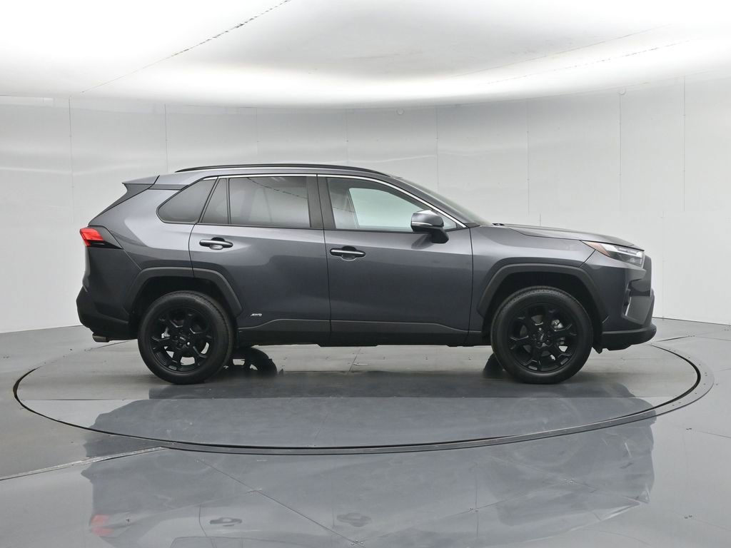 Used 2022 Toyota RAV4 XLE Premium AWD/4WD image 28