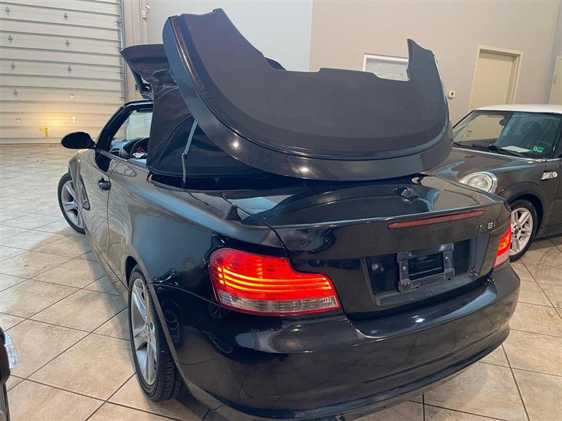 Used 2009 BMW 128i Convertible image 27