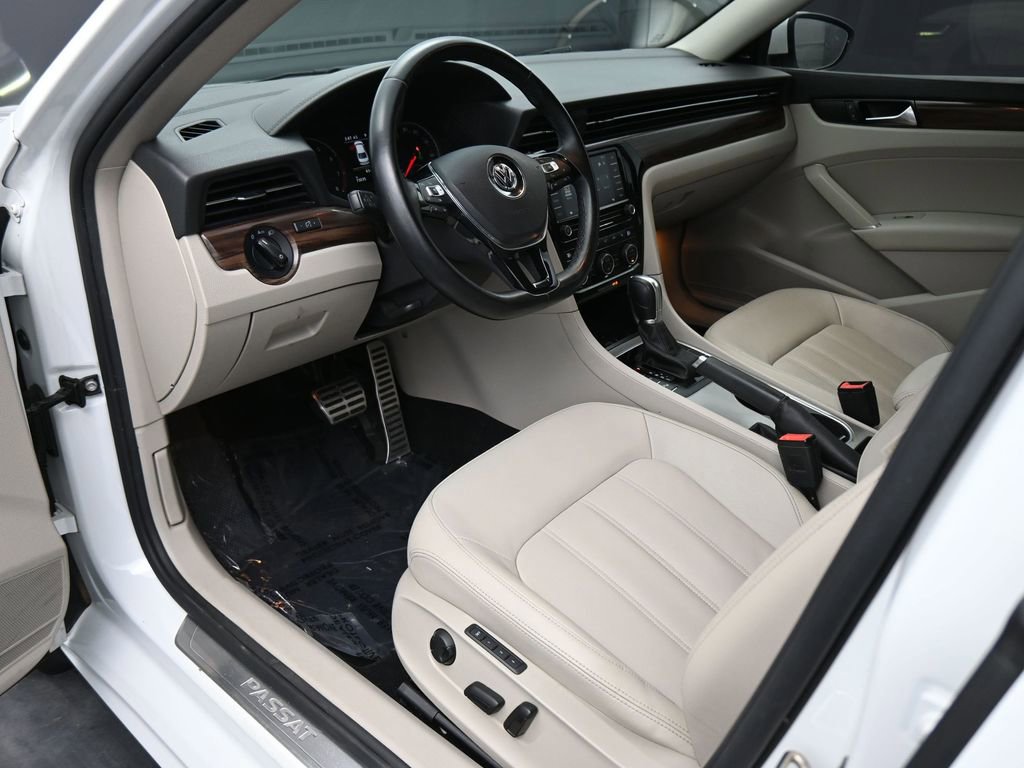 Used 2020 Volkswagen Passat 2.0T SEL image 2