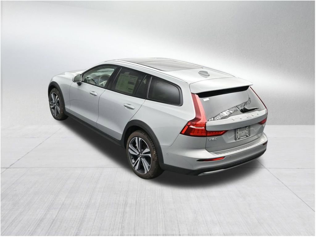 New 2026 Volvo V60 B5 Cross Country Plus w/ Protection Package Premier AWD/4WD image 16