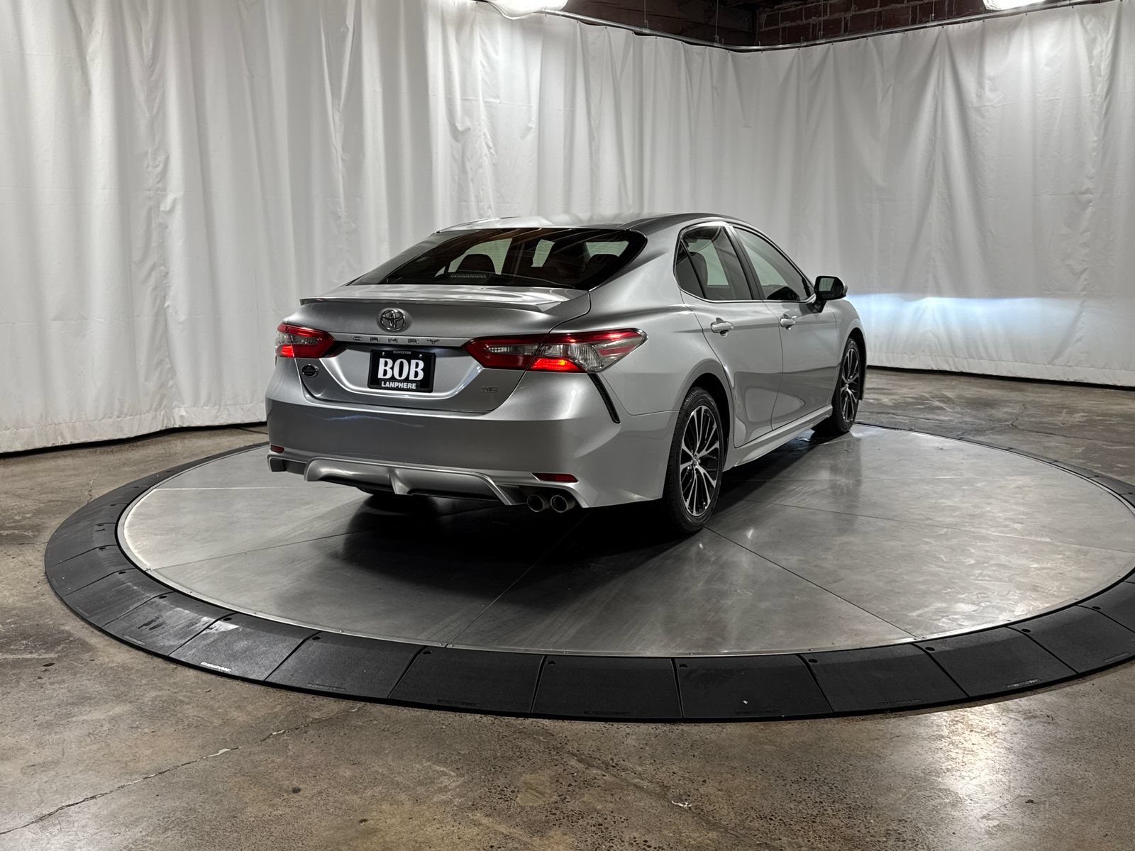 Used 2018 Toyota Camry SE FWD image 9