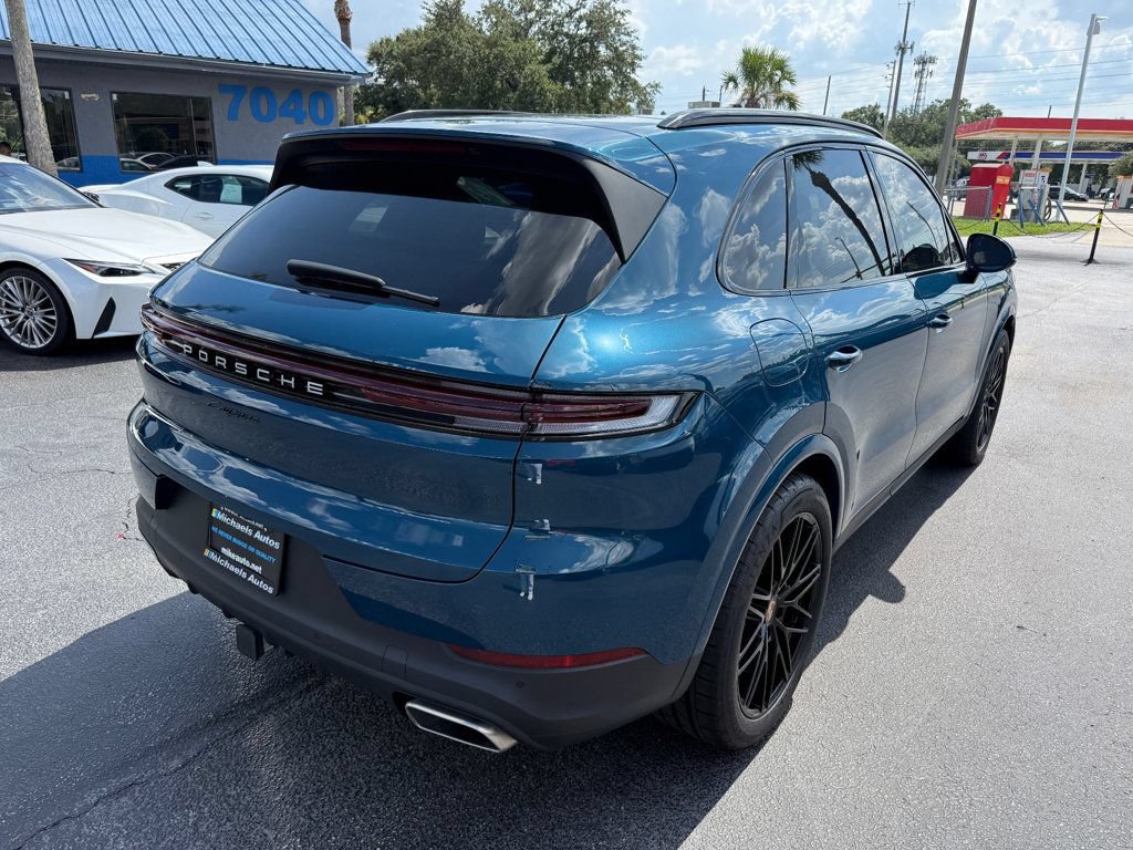 Used 2025 Porsche Cayenne AWD/4WD image 5