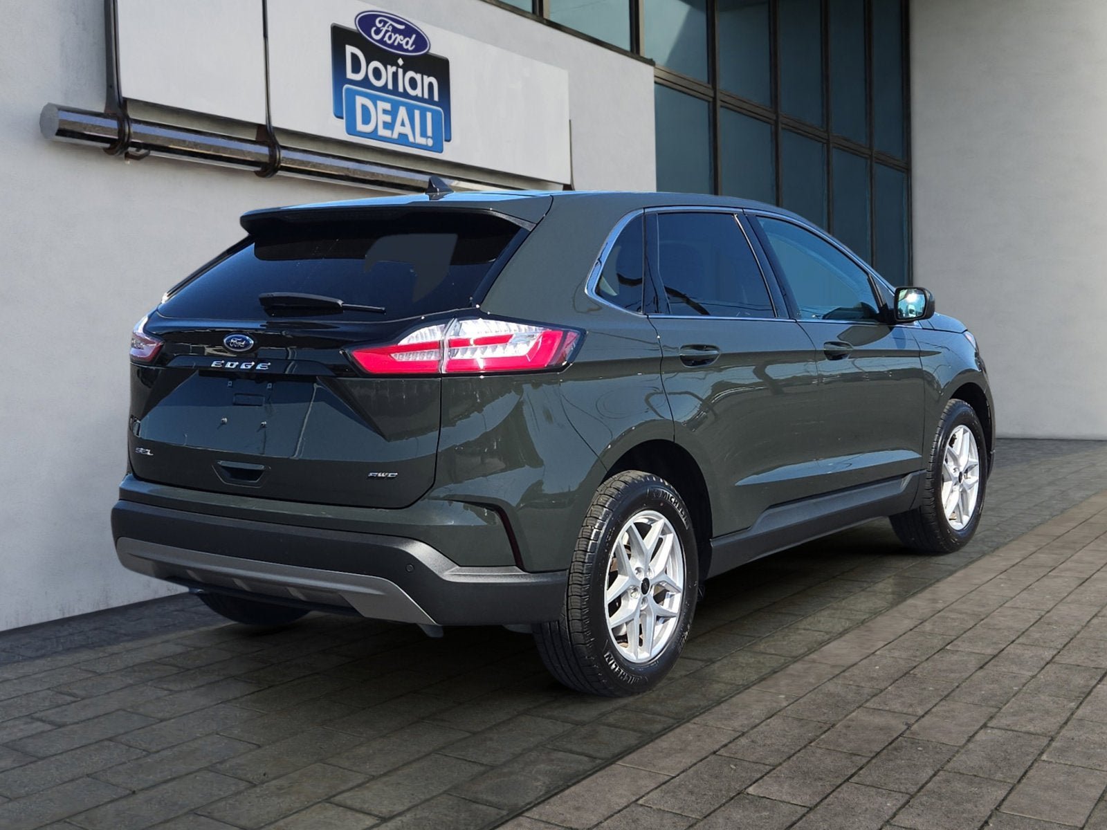 Used 2024 Ford Edge SEL w/ Convenience Package AWD/4WD image 3