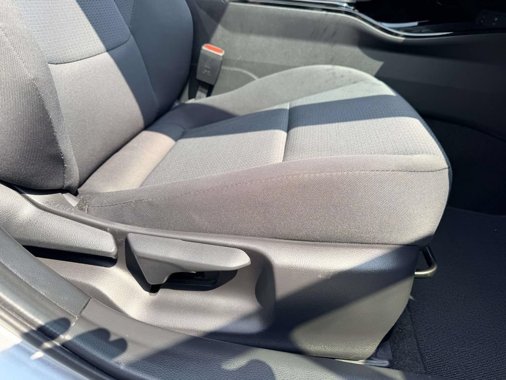 Used 2024 Toyota Prius LE FWD image 13