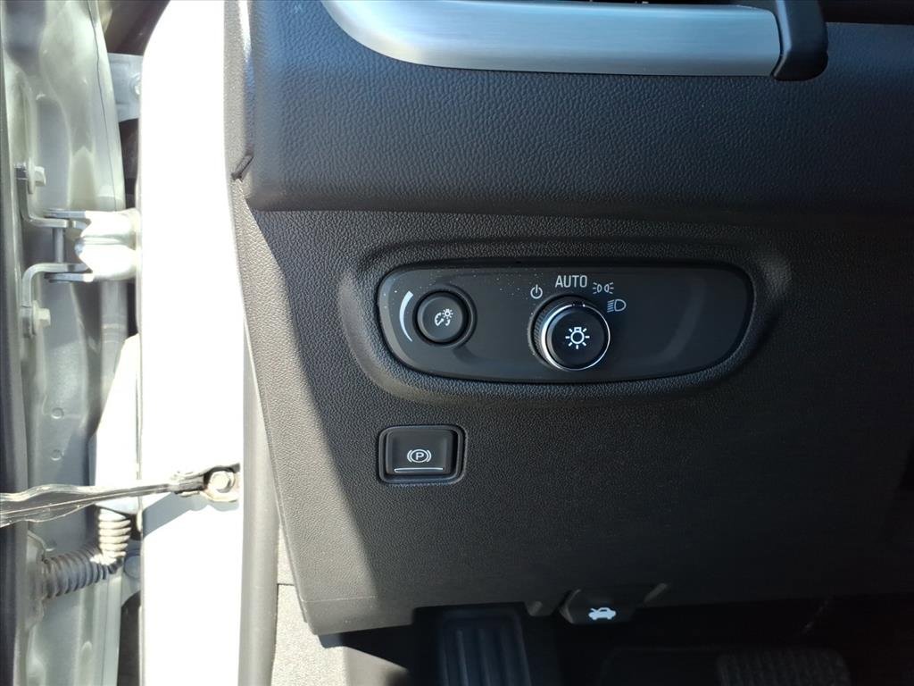 Used 2023 GMC Terrain SLE w/ Driver Convenience Package image 7