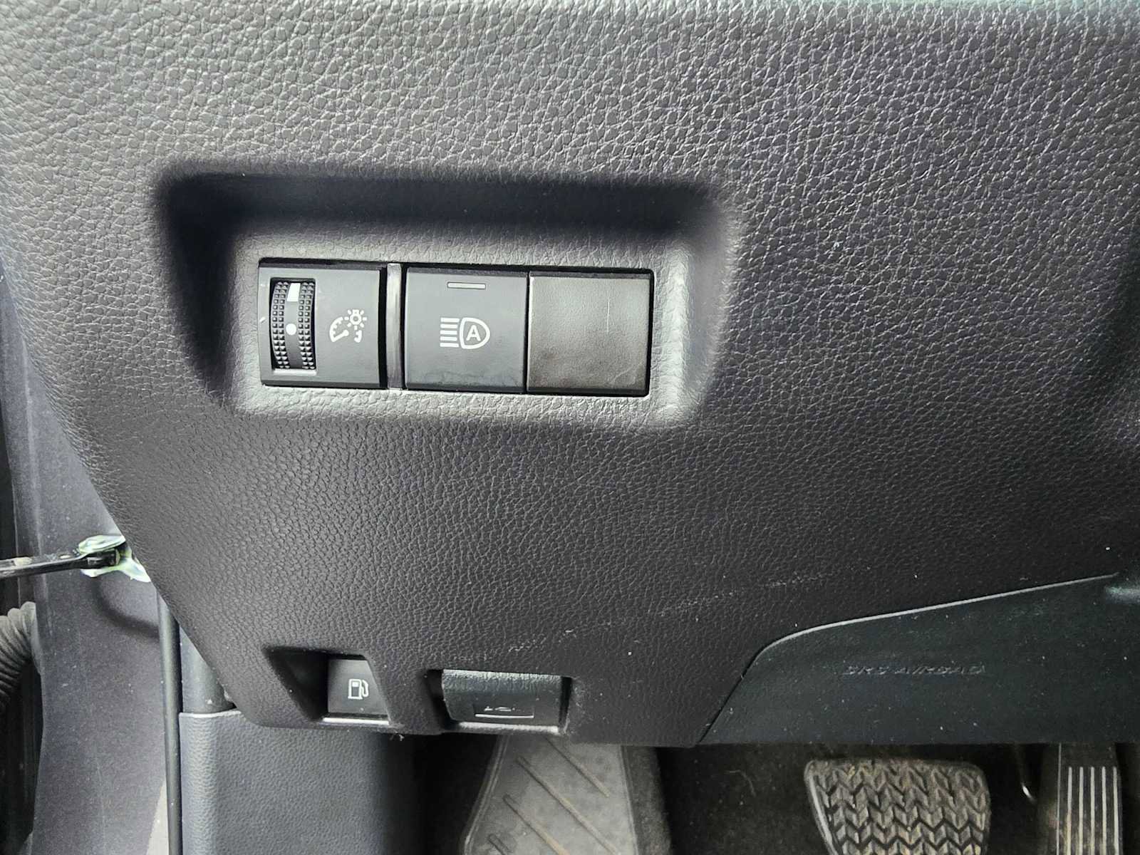 Used 2025 Toyota RAV4 XLE image 26