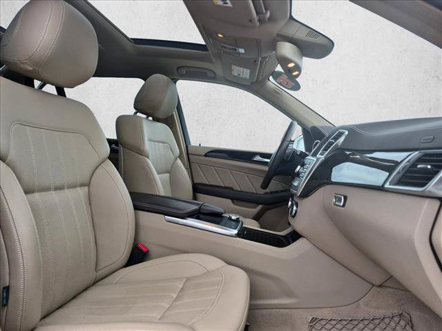 Used 2015 Mercedes-Benz GL 450 4MATIC image 24