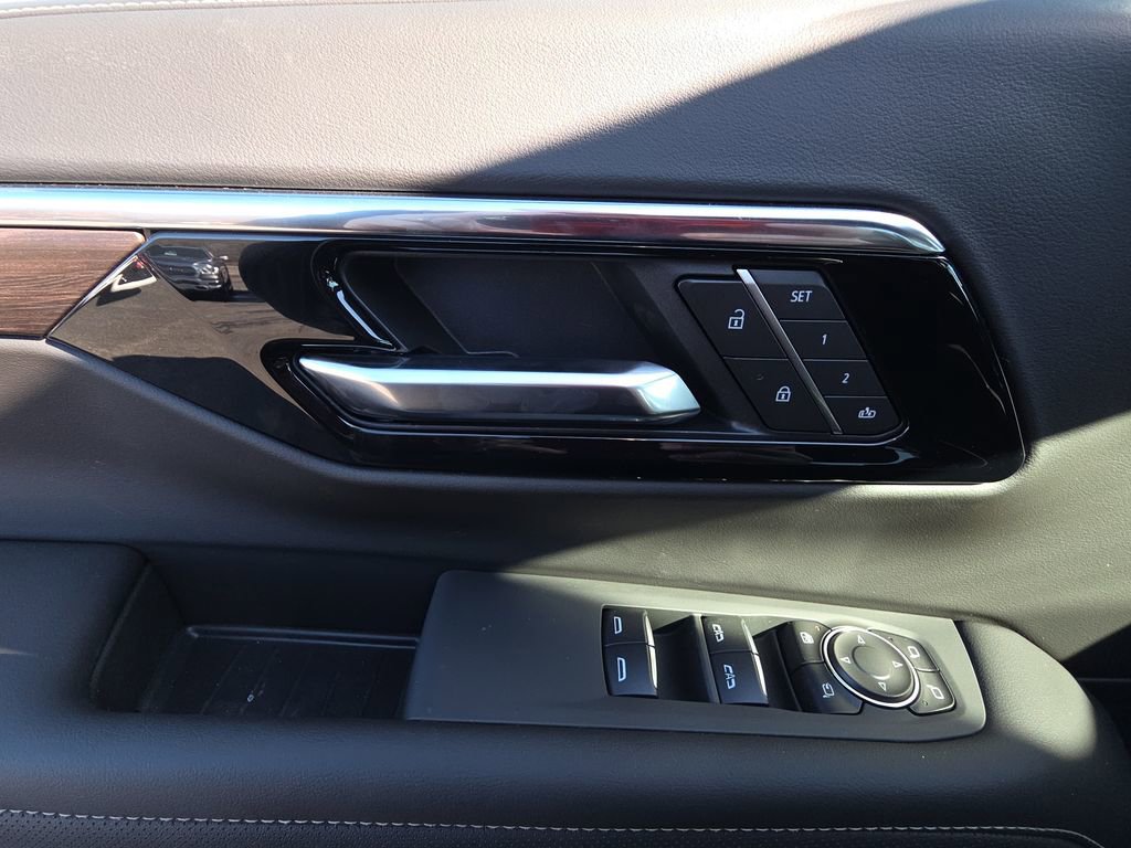 New 2026 Chevrolet Tahoe Premier w/ Sun And Tow Package AWD/4WD image 13