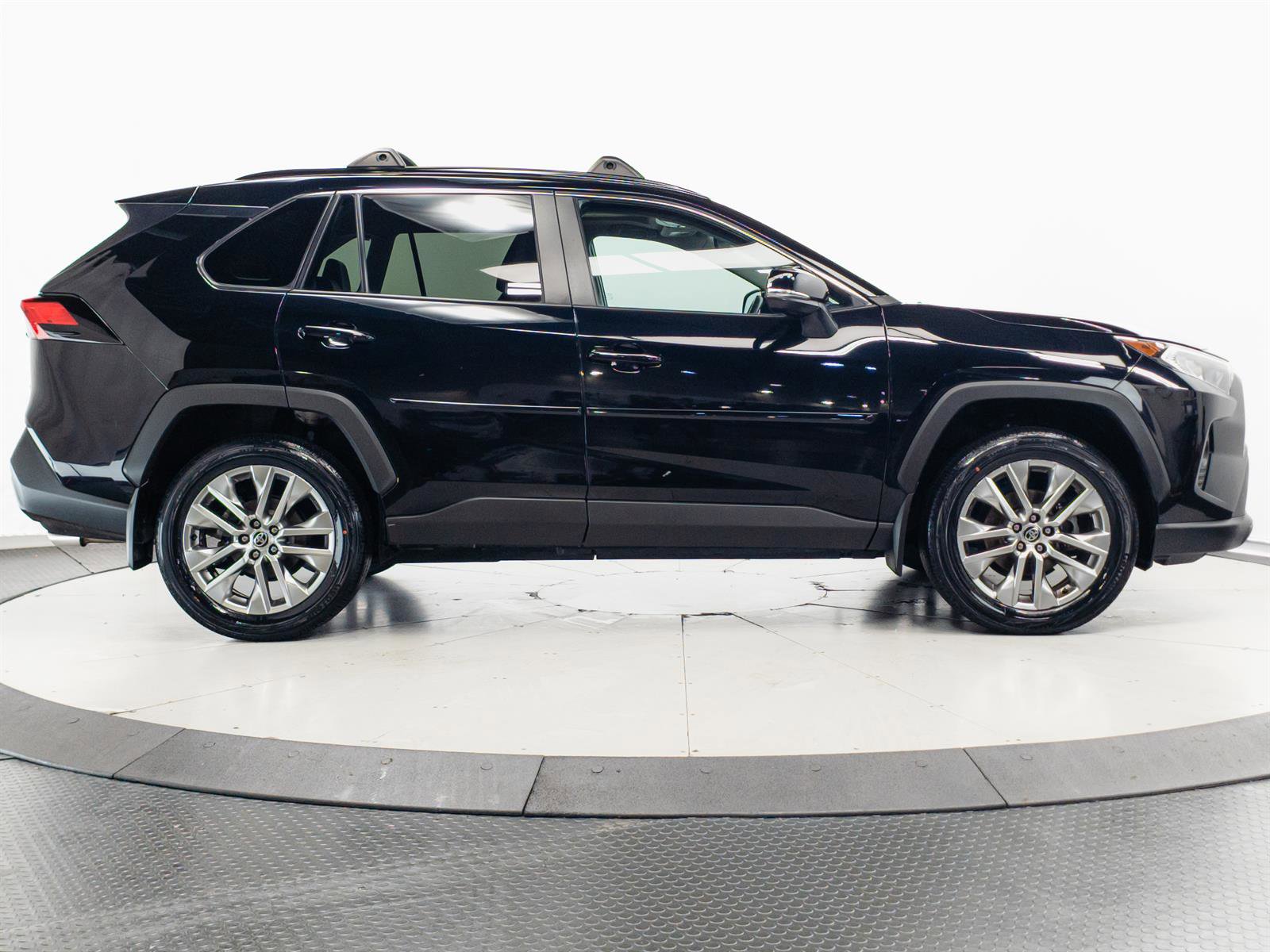 Used 2021 Toyota RAV4 XLE Premium w/ Carpet Mat Package (TMS) FWD image 13