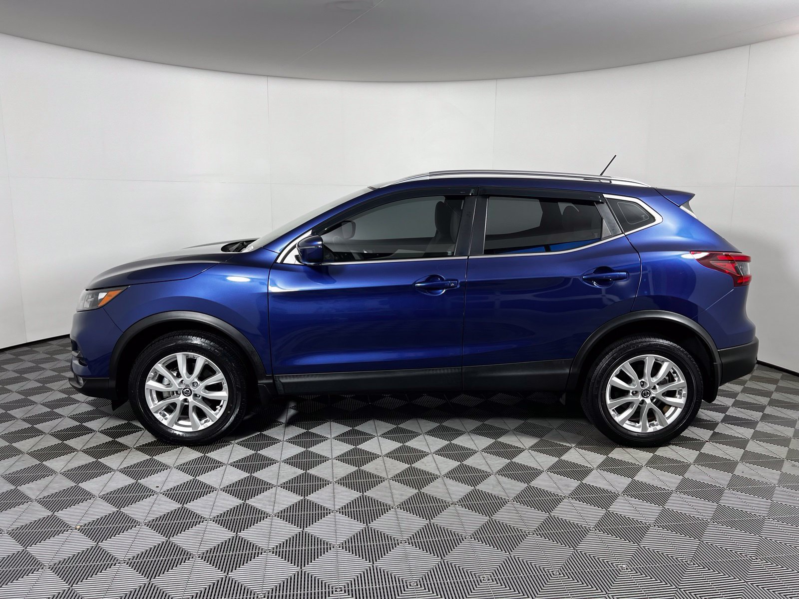 Used 2021 Nissan Rogue Sport SV FWD image 8