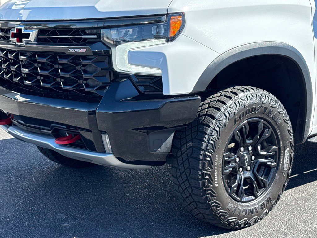 Used 2022 Chevrolet Silverado 1500 ZR2 w/ Technology Package AWD/4WD image 2