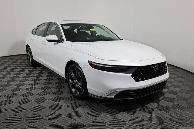 Used 2023 Honda Accord EX image 3
