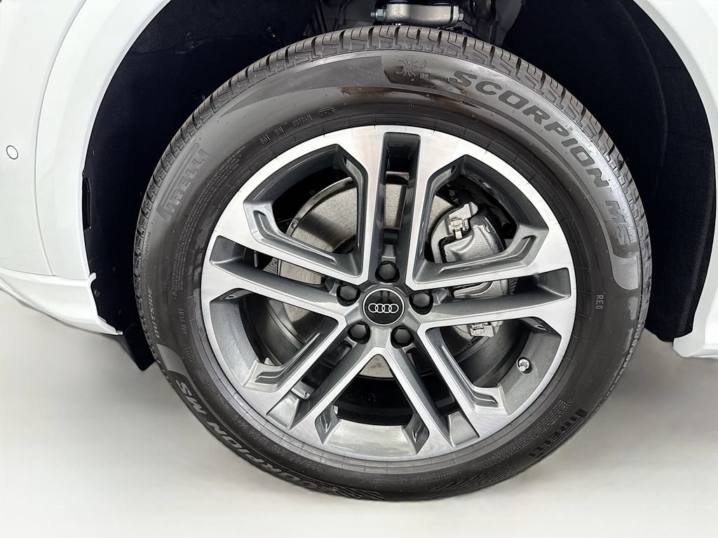 Certified 2025 Audi Q5 Premium Plus w/ Premium Plus AWD/4WD image 30